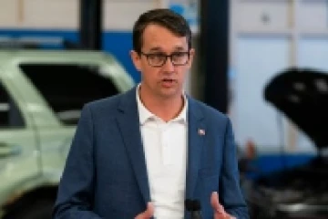 கனடாவில் பதவியை ராஜினாமா செய்த மற்றுமொரு அமைச்சர்!