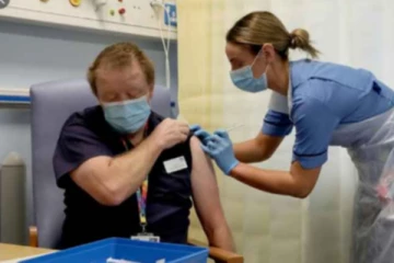 10 கோடி தடுப்பூசி செலுத்தி இந்தியா சாதனை!