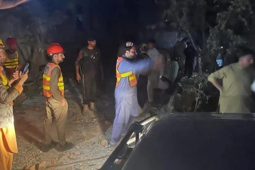 காவல்நிலையத்தில் தற்கொலைப்படை தாக்குதல்; பொலிசார் உட்பட 10 பேர் பலி!