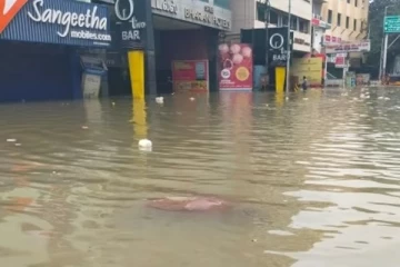 நெல்லை பேருந்து நிலையம் அருகே வெள்ள நீரில் மிதந்து வந்த சடலம்.. அதிர்ச்சி சம்பவம்