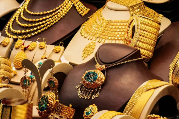 உலக சந்தையில் குவியும் தங்க கையிருப்பு! தடுமாறும் தங்கத்தின் விலை: இலங்கையில் ஏற்பட்ட மாற்றம் | Price Of Gold In World Market Changes Sri Lanka