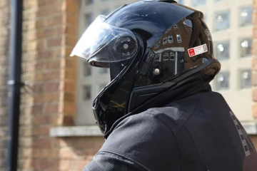 தலைக்கவசத்தினுள் ஐஸ் போதைப்பொருள்!