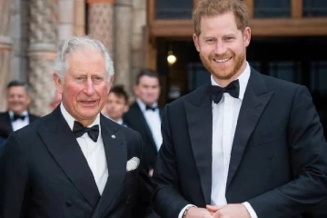 ஆண்ட்ரூ அரண்மனையில் இருந்து வெளியேற்றப்பட... மன்னருடன் நெருங்கும் இளவரசர் ஹரி