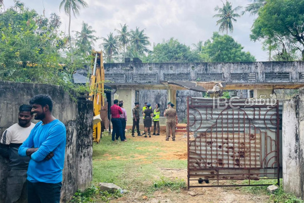 யாழில் விடுதலைப்புலிகளின் ஆயுதங்கள் - அதிரடிப்படையின் பலத்த பாதுகாப்புடன் மேற்கொள்ளப்பட்டுள்ள நடவடிக்கை! | Search Of Ltte Weapons Excavation Today In Jaffna
