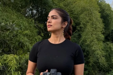 மாளவிகா மோகனனுக்கு இப்படி ஒரு திறமையா.. எங்கே சென்றிருக்கிறார் பாருங்க