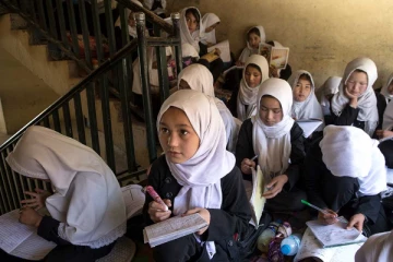 படிக்கிறது எவ்வளவு கஷ்டம் தெரியுமா? - தாலிபான்களுக்கு பாடம் நடத்த தயாராகும் ஆசிரியர்கள்