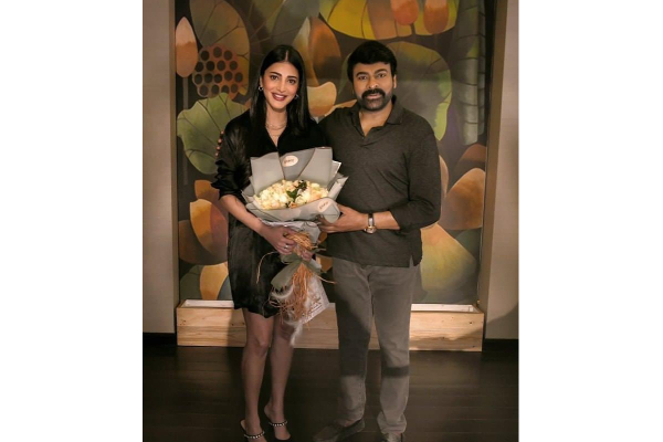 பட வாய்ப்புக்காக 66 வயது நடிகருடன் கமல் மகள் நடிகை ஸ்ருதி ஹாசன்.. அவர், தாத்தா வாச்சே | Shruthi Haasan To Pair Up With 66 Aged Actor