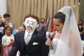 பொம்மையை மணந்த இளம்பெண்: கணவன் துரோகம் செய்ததால் ஊசலாடும் திருமண வாழ்வு