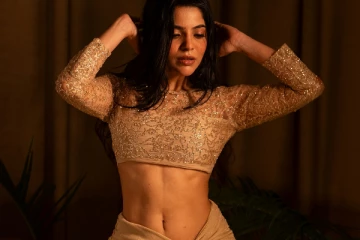 நடிகை திவ்ய பாரதியின் ஹாட் ஸ்டில்கள்