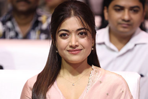 200 பேர் முன்னிலையில் பிரபல நடிகருடன் முதல் முத்தம்.. அனுபவத்தை பகிர்ந்த நடிகை ராஷ்மிகா மந்தனா | Rashmika Talk First Kiss With Vijay Deverakonda 200 பேர் முன்னிலையில் பிரபல நடிகருடன் முதல் முத்தம்.. அனுபவத்தை பகிர்ந்த நடிகை ராஷ்மிகா மந்தனா | Rashmika Talk First Kiss With Vijay Deverakonda