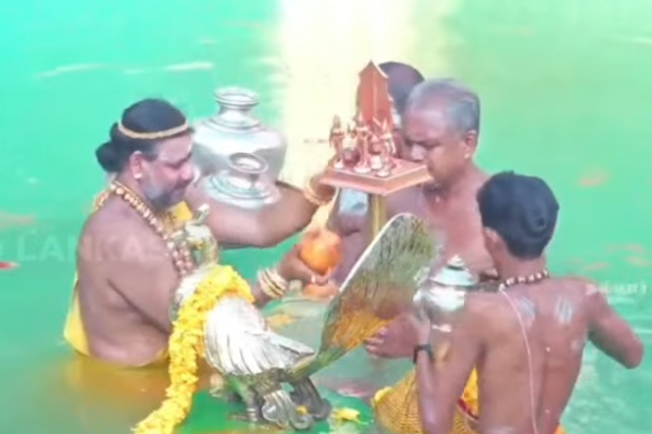 நல்லூர் கந்தசுவாமி ஆலய தீர்த்தத் திருவிழா ; பக்தியுடன் கலந்துகொண்ட அடியவர்கள் | Nallur Kandaswamy Temple Theertham