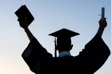 ගේමි 26ක් ගහපු 25 හැවිරිදි උපාධිධාරියෙක් මාට්ටුවෙයි..