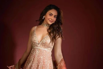 தகதகவென மின்னும் உடையில் ரகுல் ப்ரீத் சிங்.. லேட்டஸ்ட் கிளாமர் போட்டோஷூட் ஸ்டில்கள்