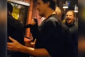 கனடா பிரதமரை சாப்பிடக்கூடவிடாமல் தொந்தரவு செய்த பாலஸ்தீன ஆதரவு ஆர்ப்பாட்டக்காரர்கள்