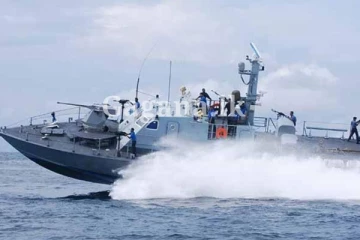 හඳට යන කෙටි පාරක් වහලා දාලා..