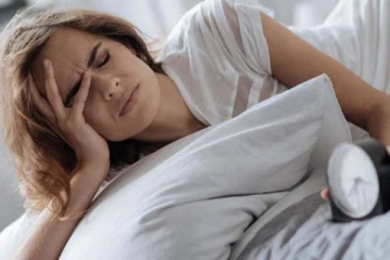 காலையில் எழும்பும்போது சோர்வாக இருக்கின்றீர்களா? இந்த 4 பழக்கங்கள் தான் காரணம்