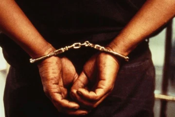 அராலியில் வாளுடன் குடும்பஸ்தர்  கைது