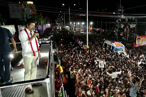வேண்டுமென்றே தாமதமாக வந்த விஜய்; உயிர்ச்சேதம் குறித்து எச்சரித்தும் கேட்கவில்லை - எப்.ஐ.ஆரில் அதிர்ச்சி தகவல் | Karur Stampede Fir Vijay Came Late Intentionally