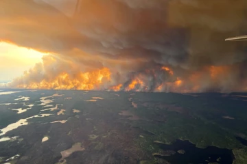 பற்றி எரியும் காட்டுத் தீ ; கனடாவில் அவசர காலநிலை பிரகடனம்