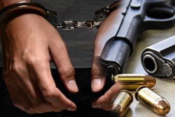 திருகோணமலையில் வெளிநாட்டு துப்பாக்கியுடன் இருவர் கைது