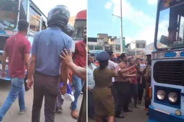 நடு வீதியில் அடிதடியில் இறங்கிய அரச - தனியார் பேருந்து ஊழியர்கள்