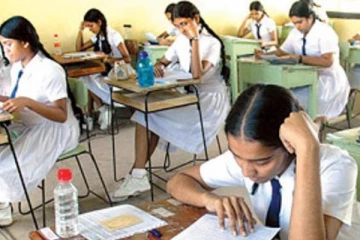 විභාගයට කලින් ප්‍රශ්න පත්‍ර පිටවෙයි..වහාම විභාගය නතර කරයි..