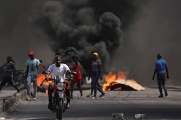 சிறைக்குள் புகுந்து 4,000 கைதிகளை விடுவித்த ஆயுததாரிகள்