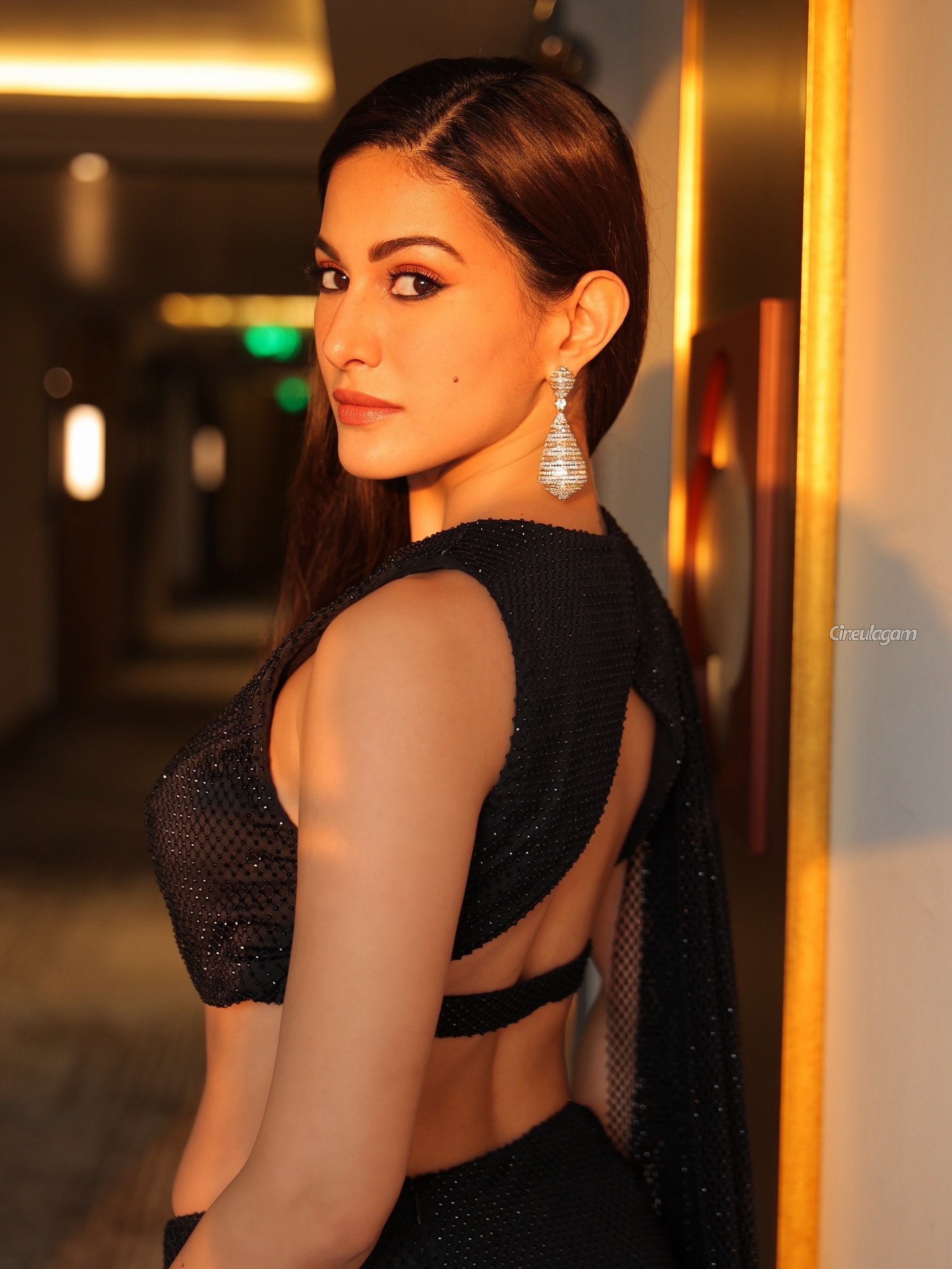 தனுஷின் அனேகன் ஹீரோயினை நினைவிருக்கா.. அமைரா லேட்டஸ்ட் ஹாட் போட்டோஷூட் 2 Gallery