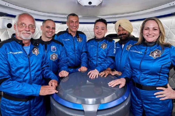 விண்வெளிக்கு சுற்றுலா செல்லும் இந்திய வம்சாவளி தொழிலதிபர் - யார் இந்த அர்விந்தர் சிங் பஹால்? | Indian Or Arvi Bahal Fly To Space Blue Origin
