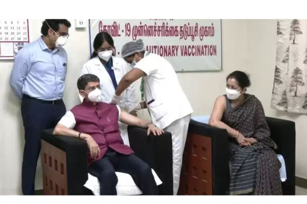 சென்னையில் பூஸ்டர் தடுப்பூசி செலுத்தி கொண்டார் தமிழக ஆளுநர் ரவி - தமிழ்நாடு