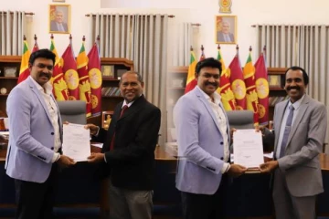 இரு முஸ்லிம்களுக்கு கிழக்கு ஆளுநரால் உயர்பதவி வழங்கி வைப்பு