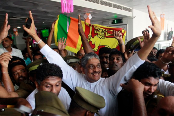 வெள்ளைக் கொடியில் பதிந்த சிவப்பு நிற இரத்த சுவடுகள்! | Fonseka Statement Sparked Accusations White Flag