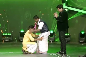 சரிகமப சீனியர் 5!! அரங்கையே உருக வைத்த அப்பா - மகன் பாசம்..