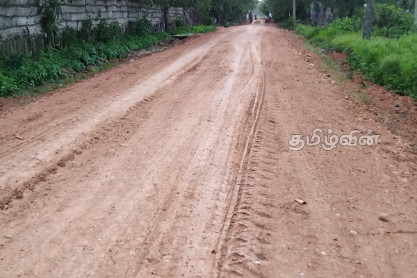 கிளிநொச்சியில் வீதிப் புனரமைப்பிற்காக கொண்டு வரப்பட்ட மண்ணில் வெடிபொருள் | Explosives Found In Soil Brought To Kilinochchi