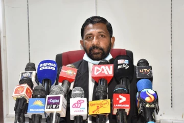 தட்டுத் தடுமாறுகின்ற இந்த அரசாங்கம் நாட்டினை எதிர்க்கட்சியிடம் ஒப்படைப்பது சிறந்தது!