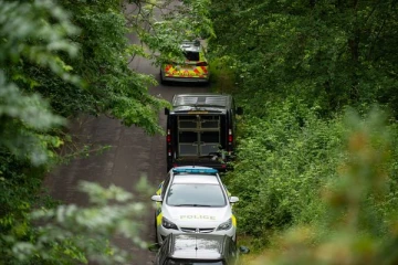 வனப்பகுதியில் கண்டெடுக்கப்பட்ட மனித எலும்பு கூடு... ஏராளமான பொலிசார் குவிப்பு