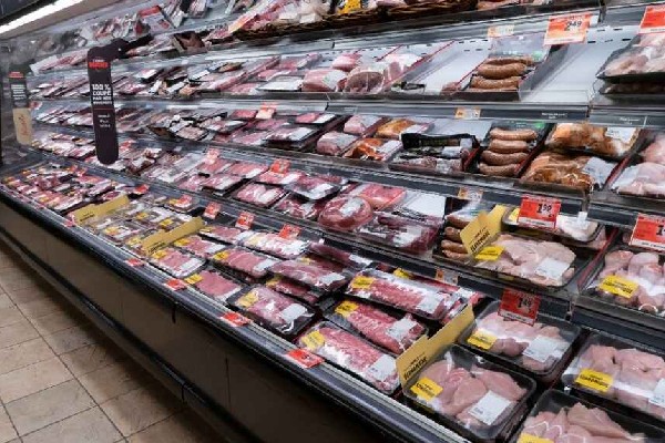 கனடாவில் இறைச்சி நுகர்வினை குறைத்துக் கொள்ளும் மக்கள் | Meat Price Hike