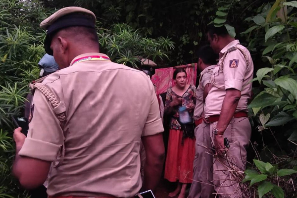 குகையில் குழந்தைகளுடன் கண்டுபிடிக்கப்பட்ட ரஷ்யப் பெண்: சில புதிய தகவல்கள் | Russia Women Found In Karnataka Cave Baby Father