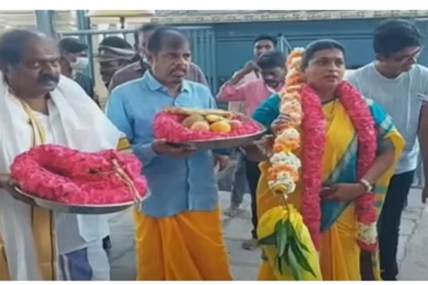 திருத்தணியில் காவடி எடுத்து வேண்டுதலை நிறைவேற்றிய நடிகை ரோஜா! - தமிழ்நாடு