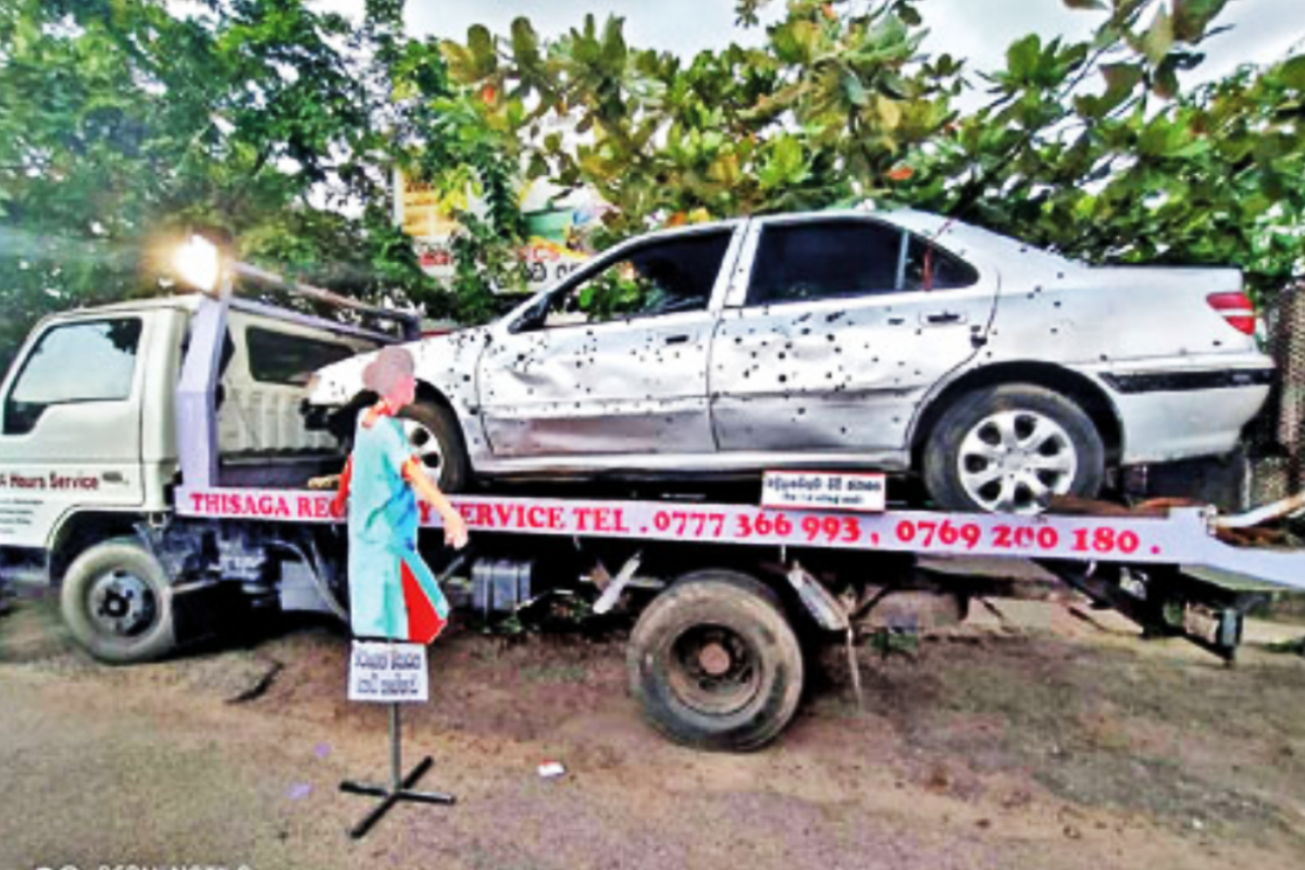 சரத் பொன்சேகா படுகொலை முயற்சி! 17 வருடங்களின் பின்னர் சந்தேகநபர்களுக்கு பிணை | Two Who Bombed Fonseka Get Bail After 17 Years