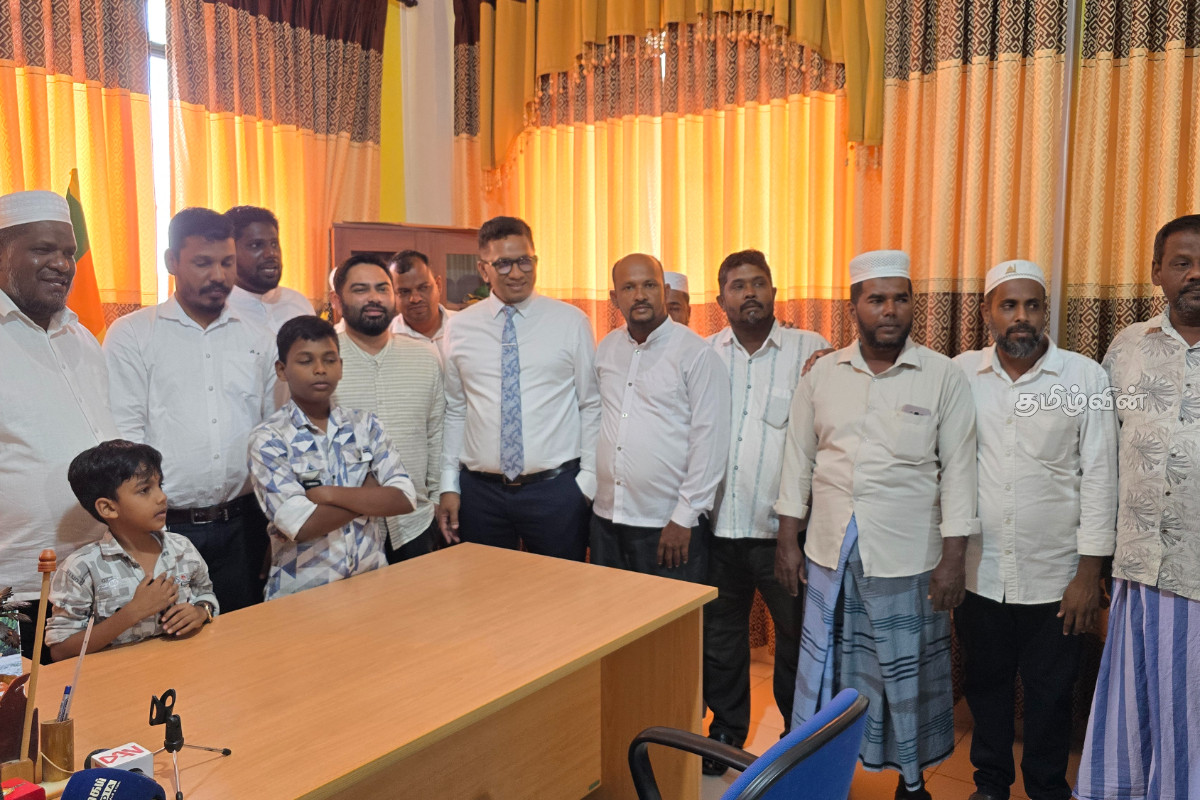 மூதூர் பிரதேச சபையின் புதிய தவிசாளராக M. T. M. தாஹிஸ் தெரிவு | Dahis Elected As New Chairman மூதூர் பிரதேச சபையின் புதிய தவிசாளராக M. T. M. தாஹிஸ் தெரிவு | Dahis Elected As New Chairman