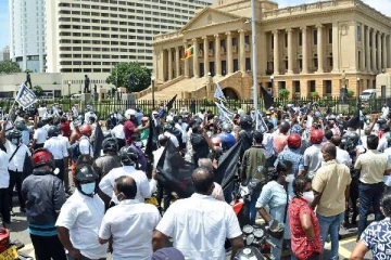 ஜனாதிபதி செயலகம் முன்  அதிரடியாகக் கைது செய்யப்பட்ட 38 பேர்!