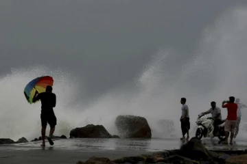 நீடிக்கும் மழையுடனான காலநிலை! இன்றைய வானிலை