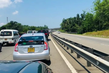 அதிவேக நெடுஞ்சாலையில் சென்ற 4 பேருந்துகளுக்கு சிக்கல்!