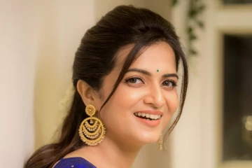 படுக்கையறையில் இருக்கும் டிடி! இணையத்தினை திணற விட்ட அழகிய புகைப்படங்கள்