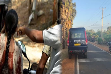 பேருந்திற்காக காத்திருந்த ஆசிரியையின் தங்கச் சங்கிலி அறுப்பு: யாழில் சம்பவம் (Photos)