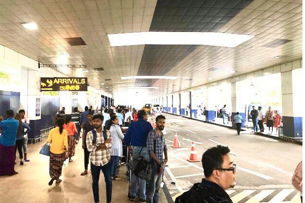 கட்டுநாயக்க விமான நிலையத்தில் வெளிநாட்டு பிரஜைகள் இருவர் கைது | Foreign Nationals Arrested At Katunayake Airport