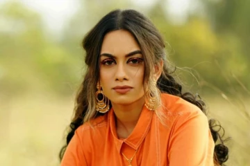 படக்குழுவால் வெளியிடப்பட்ட பாடகி தீ பாடிய முத்த மழை பாடல்