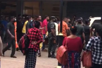 இலங்கையின் கடவுச்சீட்டு வரிசையில் துடி.. துடித்த கர்ப்பிணிப் பெண்! பதை பதைக்கும் காட்சிகள்..