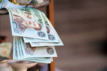 பொதுமக்கள் அதிகம் கூடும் இடத்தில் முதலாளியை ஆபாச படம் போட்டு பழிதீர்த்த ஊழியர்!